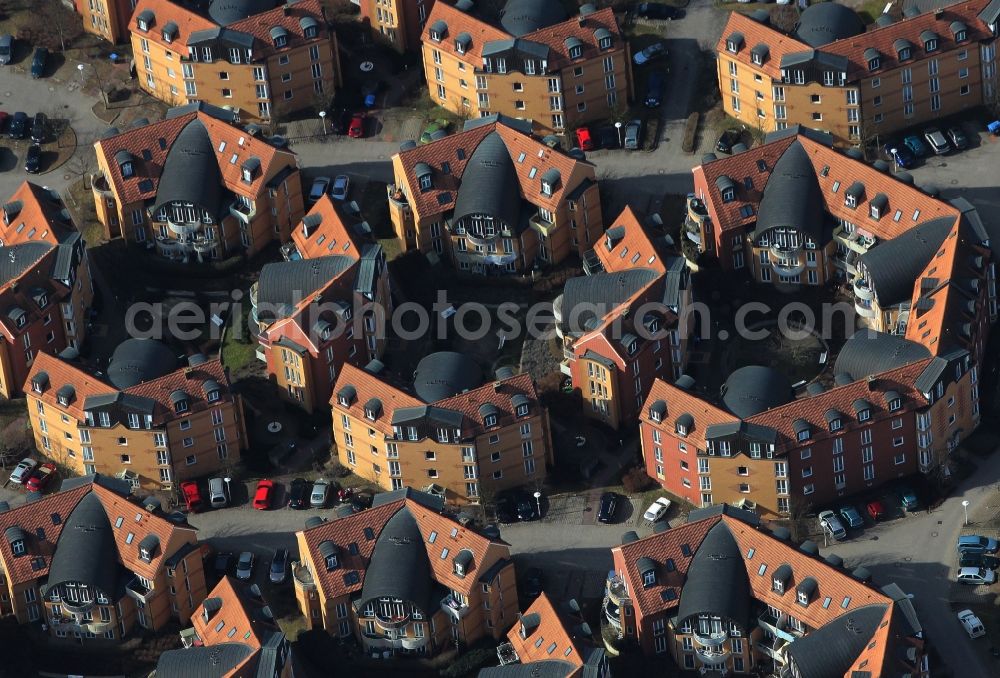 Nauen from the bird's eye view: Residential area of a multi-family house settlement Ernst-Hader-Weg - Dr.-Kron-Weg in Nauen in the state Brandenburg