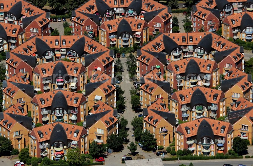 Aerial photograph Nauen - Residential area of a multi-family house settlement Ernst-Hader-Weg - Dr.-Kron-Weg in Nauen in the state Brandenburg