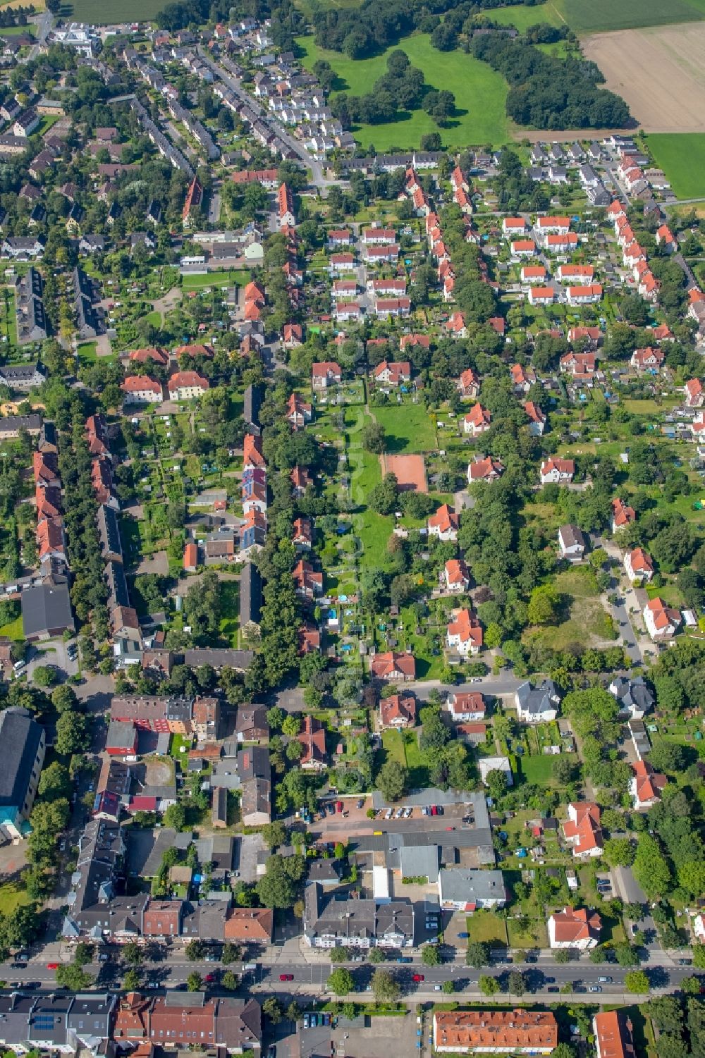 Lünen from the bird's eye view: Residential area of the multi-family house settlement Neue Kolonie Brambauer in Luenen in the state North Rhine-Westphalia