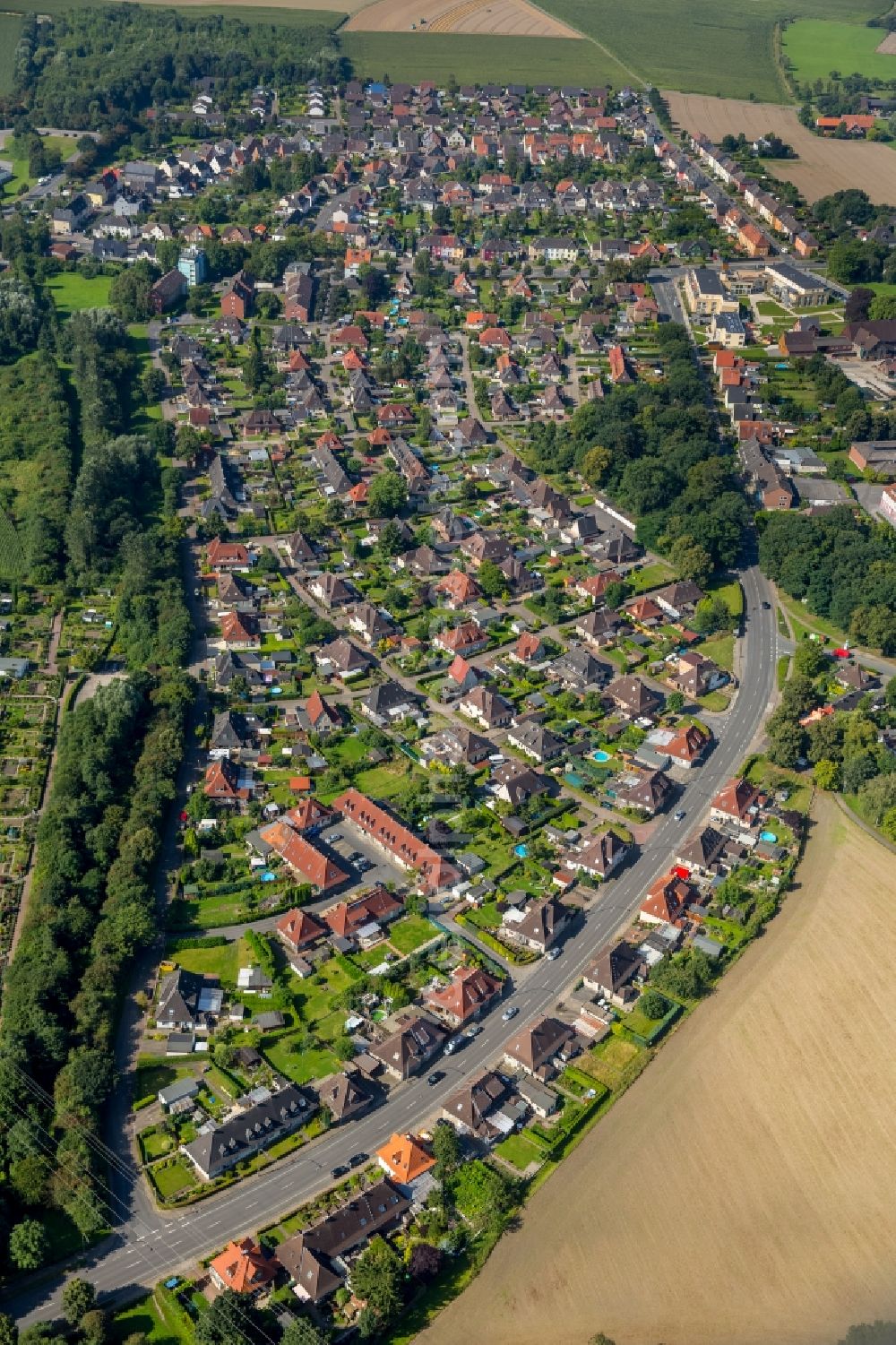 Aerial image Hamm - Residential area of the multi-family house settlement Neue Kolonie Heessen in Hamm in the state North Rhine-Westphalia