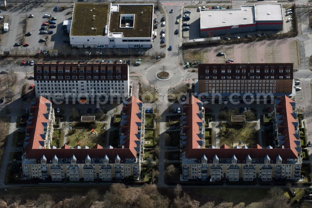 Teltow from the bird's eye view: Residential area of a multi-family house settlement Nieplitzweg in Teltow in the state Brandenburg