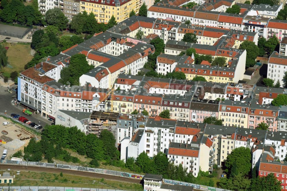 Berlin from the bird's eye view: Residential area of a multi-family house settlement Noeldnerstrasse - Tuerrschmidtstrasse in the district Lichtenberg in Berlin, Germany