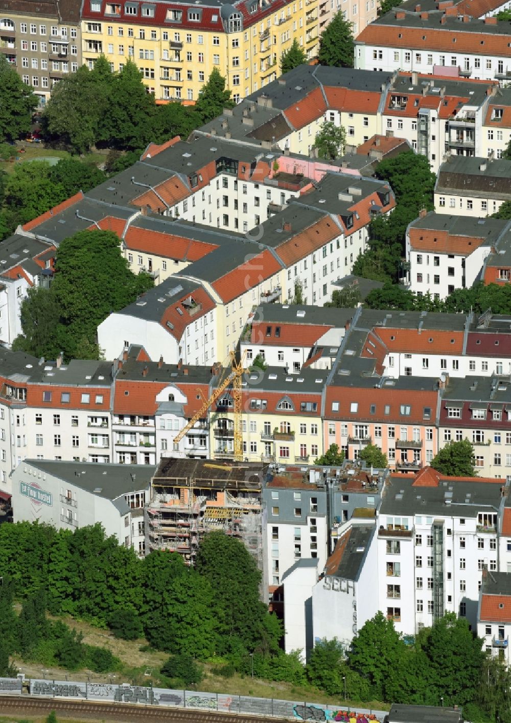 Aerial image Berlin - Residential area of a multi-family house settlement Noeldnerstrasse - Tuerrschmidtstrasse in the district Lichtenberg in Berlin, Germany