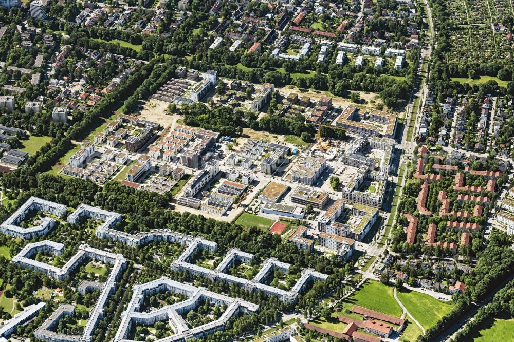 Aerial photograph München - Residential area of the multi-family house settlement in Ortsteil Bogenhausen in Munich in the state Bavaria, Germany