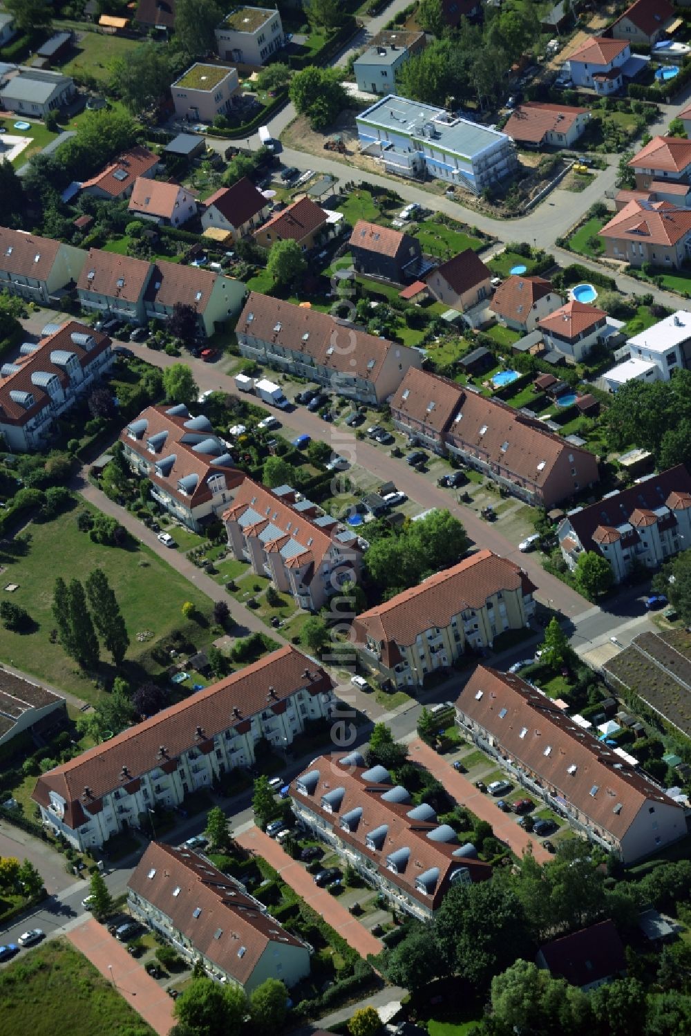 Berlin from the bird's eye view: Residential area of a multi-family house settlement in the Bohnsdorf part of Berlin in Germany. The area consists of several apartment buildings, multi-family houses and residential estates on Fritz-Kuehn-Strasse. Green areas, parks and meadows are sitting amidst the buildings