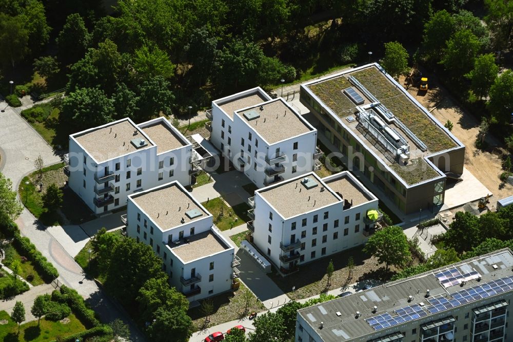 Aerial image Berlin - Residential area of the multi-family house settlement on Kummerower Ring in the district Kaulsdorf in Berlin, Germany