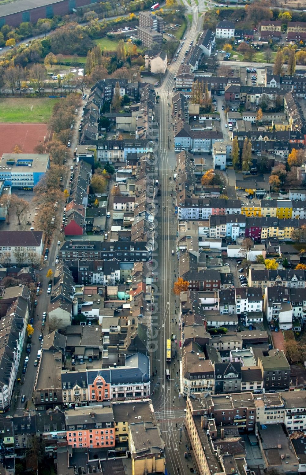 Duisburg from above - Residential area of a multi-family house settlement in the district Marxloh in Duisburg in the state North Rhine-Westphalia