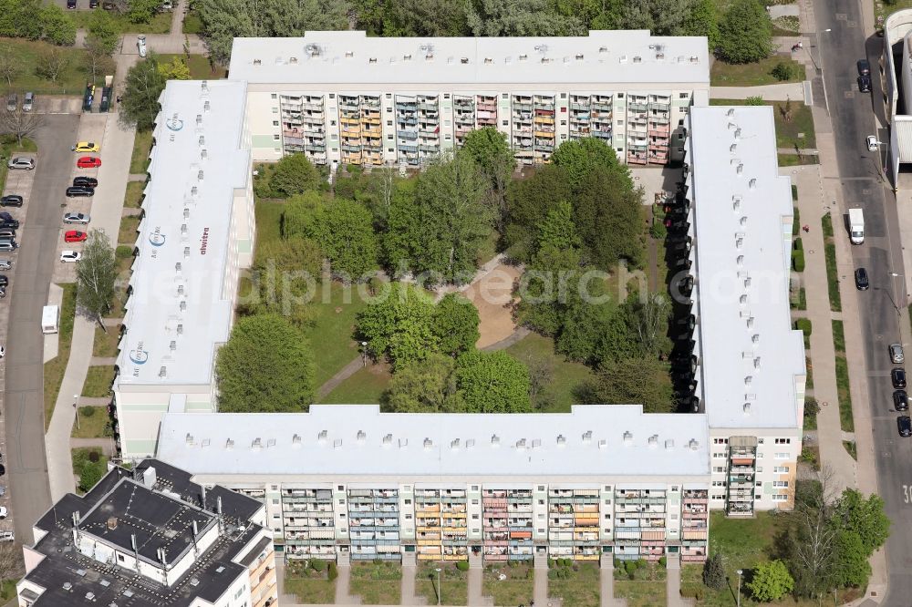 Aerial photograph Erfurt - Residential area of the multi-family house settlement on Budapester Strasse in the district Moskauer Platz in Erfurt in the state Thuringia, Germany