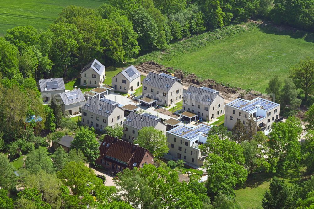 Aerial image Hamburg - Residential area of the multi-family house settlement on street Bredenbekkamp in the district Ohlstedt in Hamburg, Germany