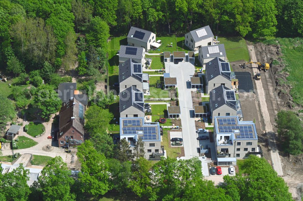 Hamburg from the bird's eye view: Residential area of the multi-family house settlement on street Bredenbekkamp in the district Ohlstedt in Hamburg, Germany