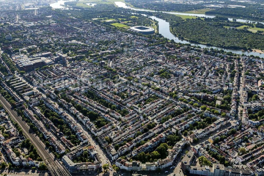 Bremen from the bird's eye view: Residential area of the multi-family house settlement in the district Ostertor in Bremen, Germany