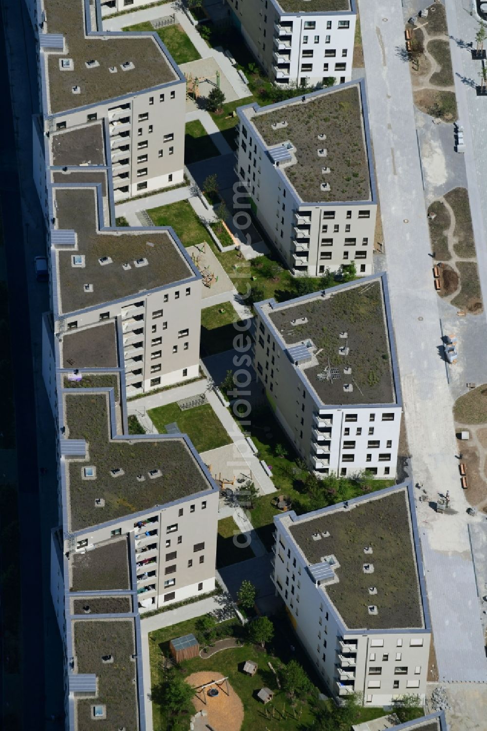 München from the bird's eye view: Residential area of the multi-family house settlement on Kafler Strasse in the district Pasing-Obermenzing in Munich in the state Bavaria, Germany