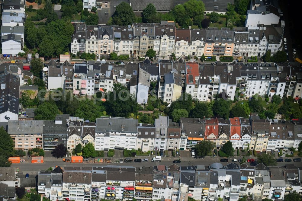 Aerial image Bonn - Roof and wall structures in residential area of a multi-family house settlement in the district Poppelsdorf in Bonn in the state North Rhine-Westphalia, Germany