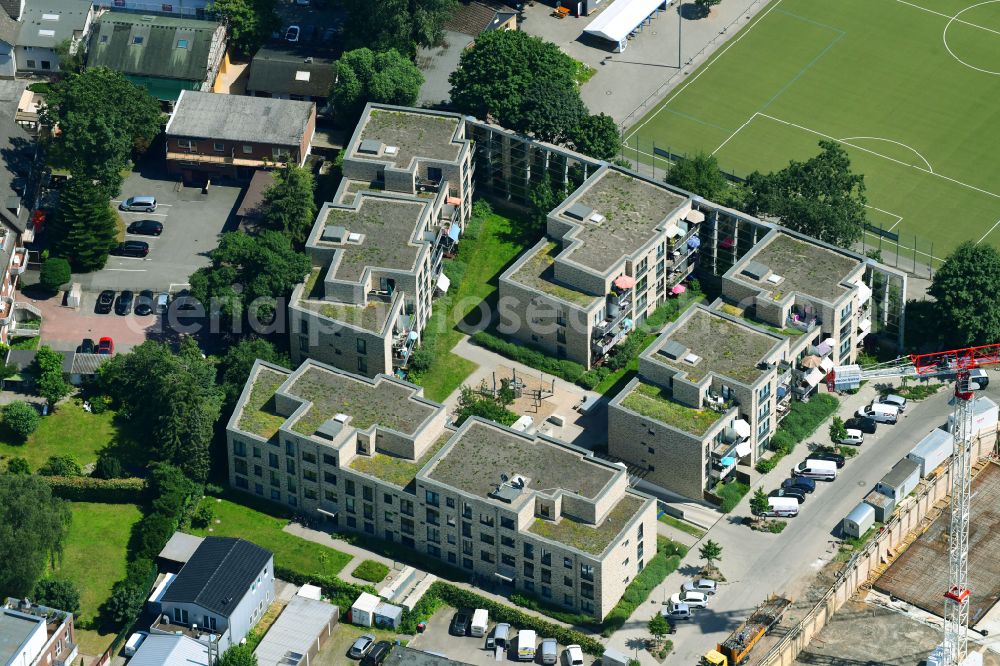 Aerial image Hamburg - Residential area of the multi-family house settlement on street Riekbornweg in the district Schnelsen in Hamburg, Germany