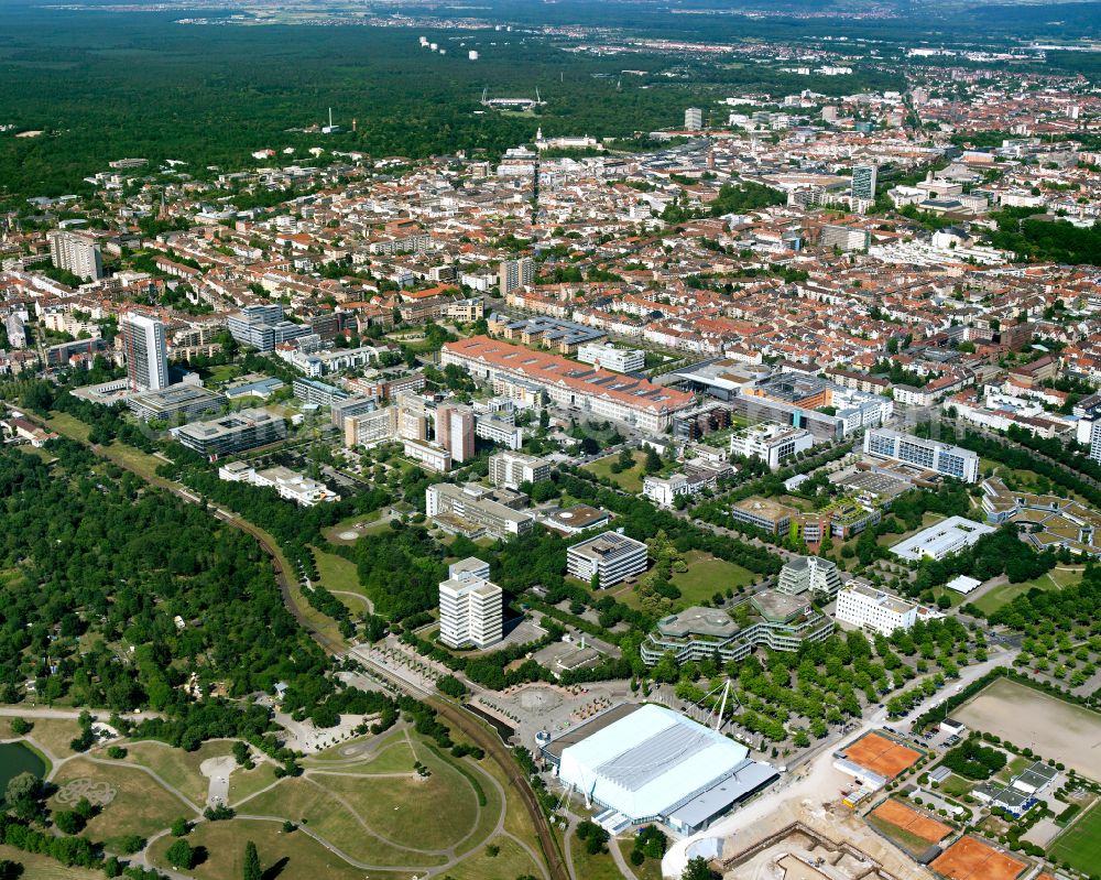 Aerial photograph Karlsruhe - Residential area of the multi-family house settlement in the district Suedweststadt in Karlsruhe in the state Baden-Wuerttemberg, Germany