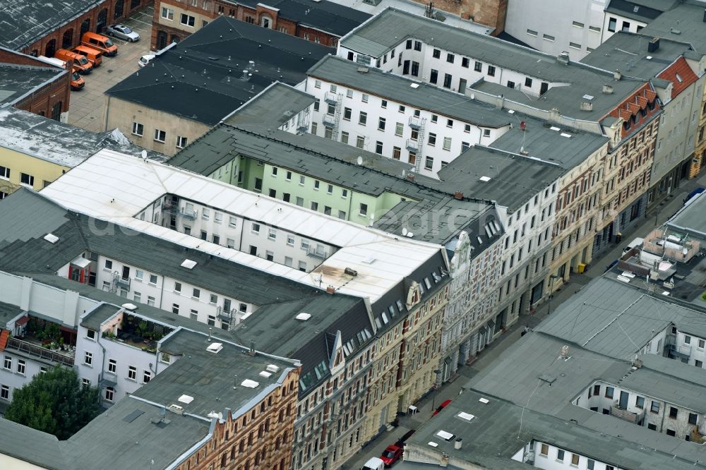 Magdeburg from the bird's eye view: Roof and wall structures in residential area of a multi-family house settlement Heidestrasse in the district Sudenburg in Magdeburg in the state Saxony-Anhalt, Germany