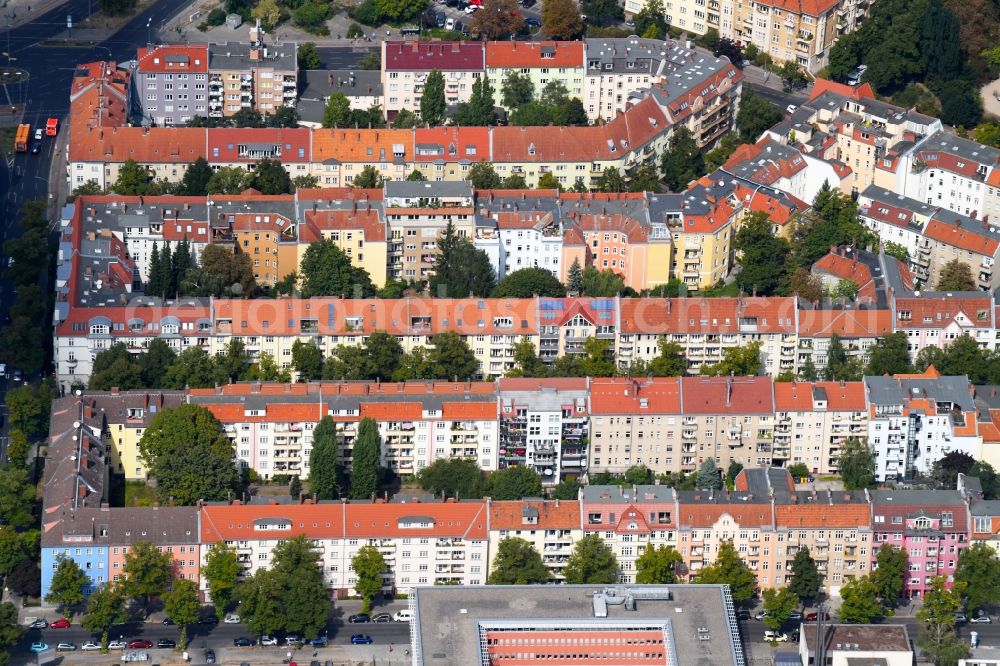 Berlin from above - Residential area of the multi-family house settlement Konradinstrasse - Alarichstrasse - Wolframstrasse in the district Tempelhof in Berlin, Germany