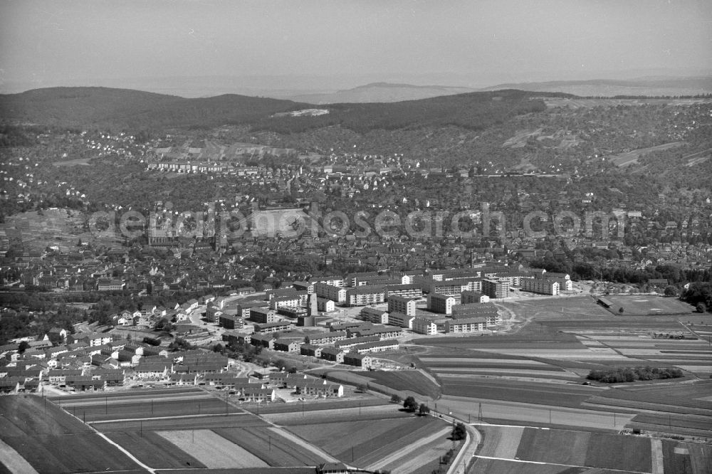 Aerial photograph Esslingen am Neckar - Residential area of the multi-family house settlement in the district Zollberg in Esslingen am Neckar in the state Baden-Wuerttemberg, Germany