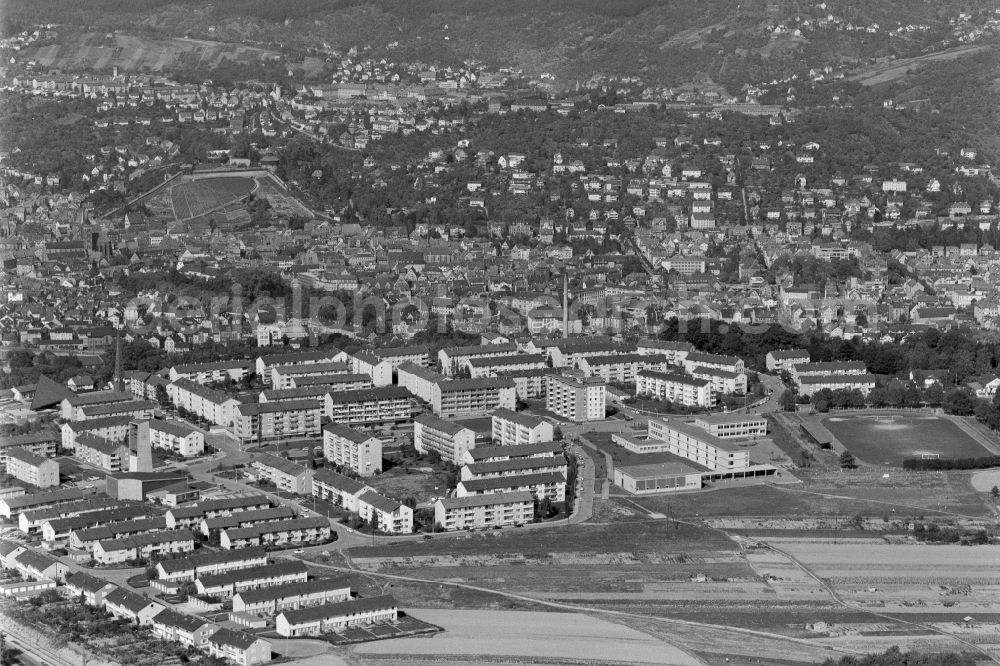 Aerial photograph Esslingen am Neckar - Residential area of the multi-family house settlement in the district Zollberg in Esslingen am Neckar in the state Baden-Wuerttemberg, Germany