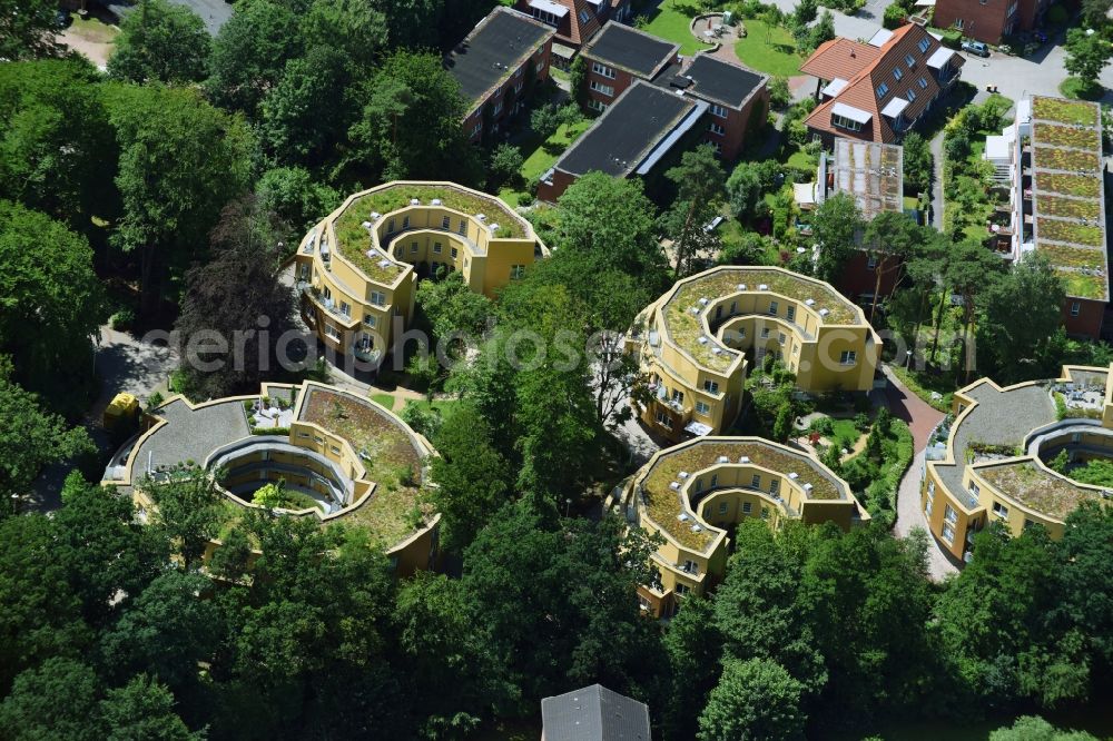 Hamburg from the bird's eye view: Residential area of a multi-family house settlement Osterloh - Zassenhausweg in the district Altona in Hamburg, Germany