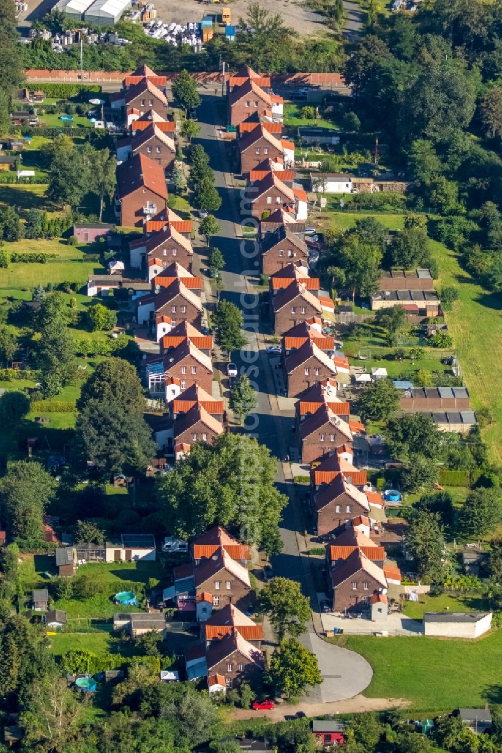 Aerial image Essen - Residential area of a multi-family house settlement Ottekampshof in Essen in the state North Rhine-Westphalia