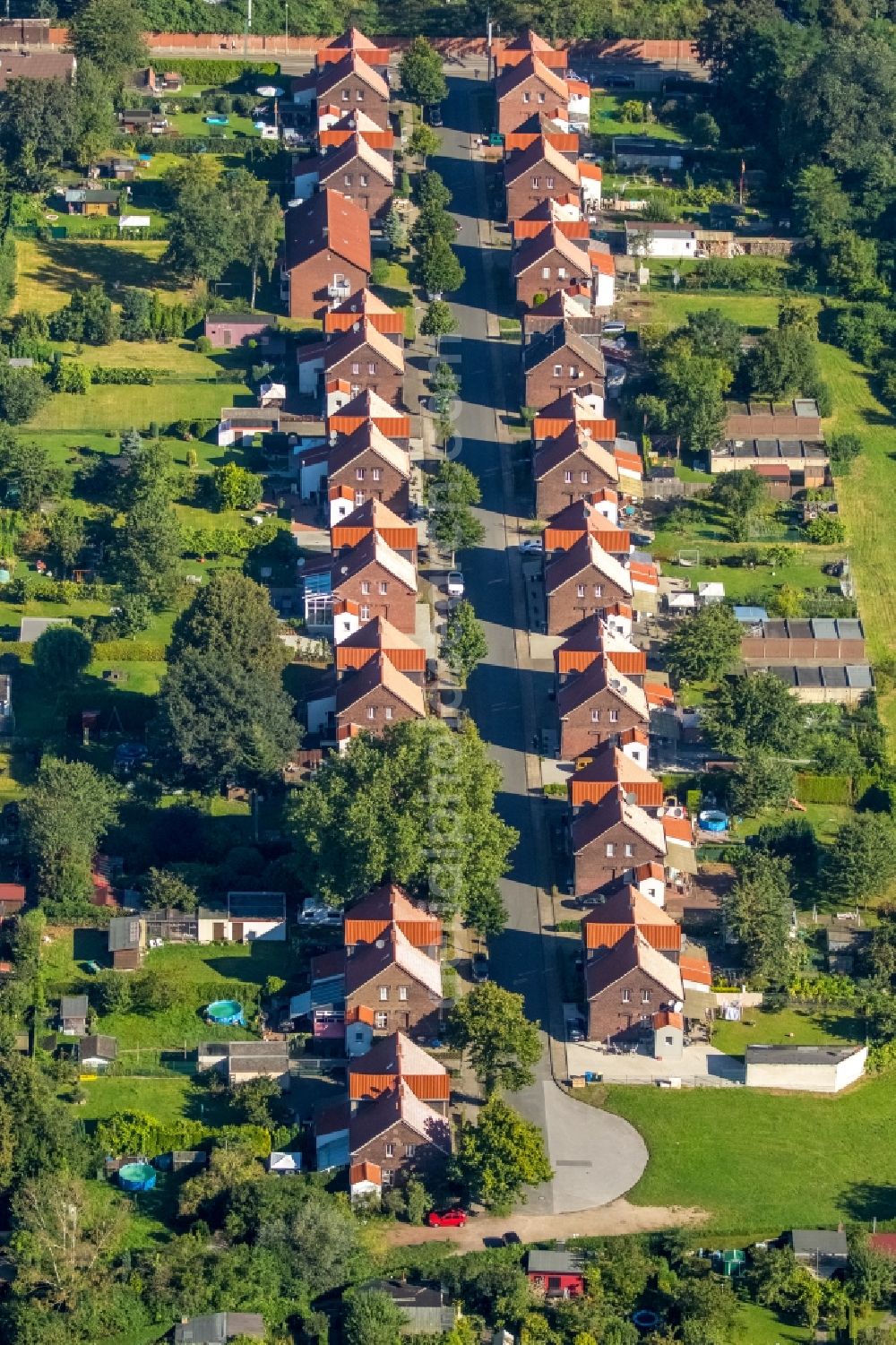 Aerial photograph Essen - Residential area of a multi-family house settlement Ottekampshof in Essen in the state North Rhine-Westphalia