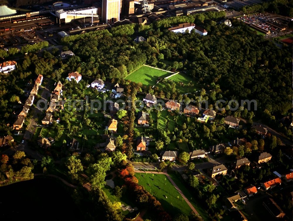 Aerial photograph Kamp-Lintfort - Residential area of the multi-family house settlement on Pappelsee in Kamp-Lintfort in the state North Rhine-Westphalia, Germany