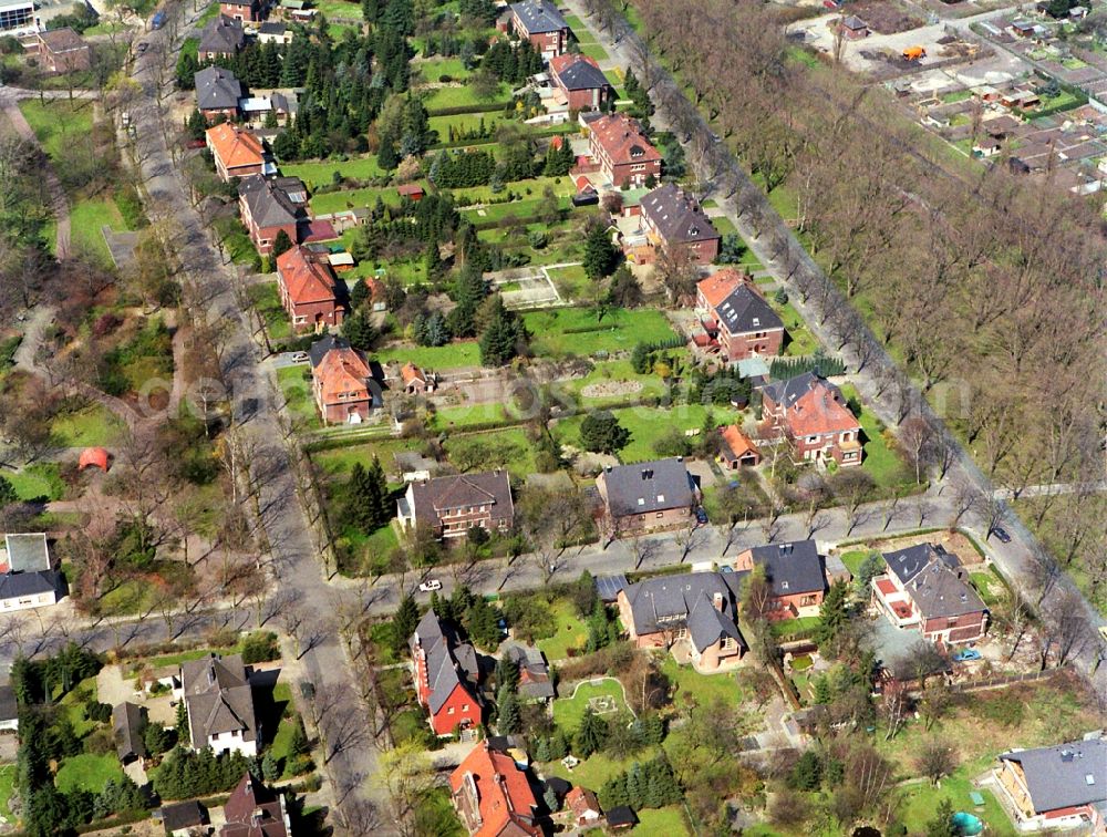 Kamp-Lintfort from above - Residential area of the multi-family house settlement Am Pappelsee in the district Niersenbruch in Kamp-Lintfort in the state North Rhine-Westphalia