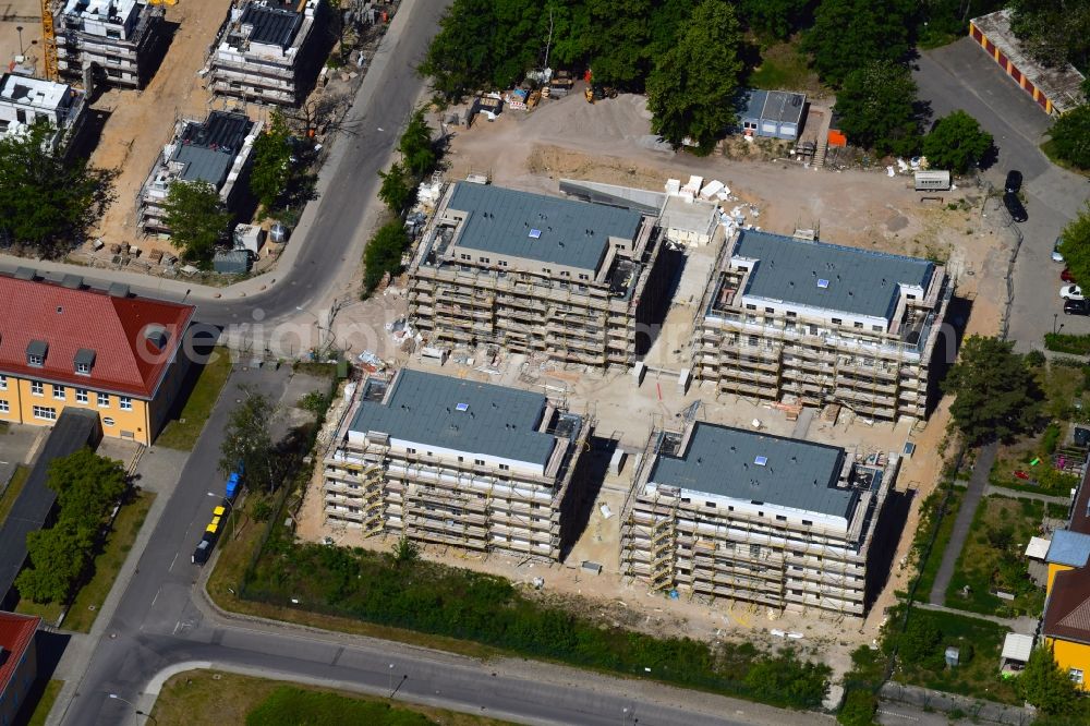 Aerial photograph Berlin - Residential area of the multi-family house settlement Parkviertelalle - Amberbaumallee in the district Kladow in Berlin, Germany