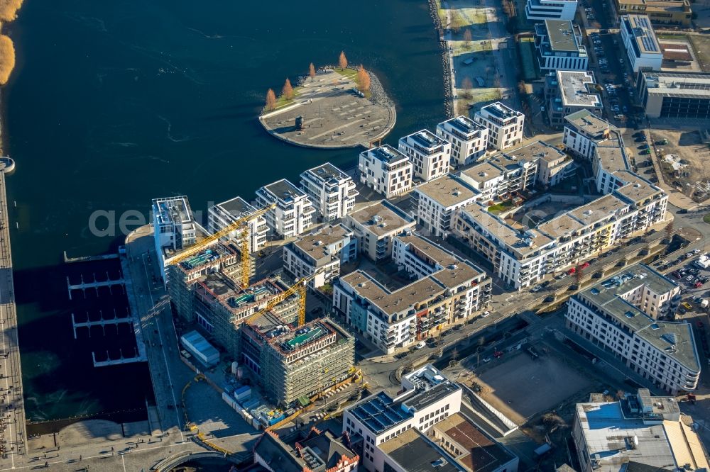 Aerial photograph Dortmund - Residential area of the multi-family house Settlement at shore Areas of lake Phoenix See in the district Hoerde in Dortmund in the state North Rhine-Westphalia, Germany