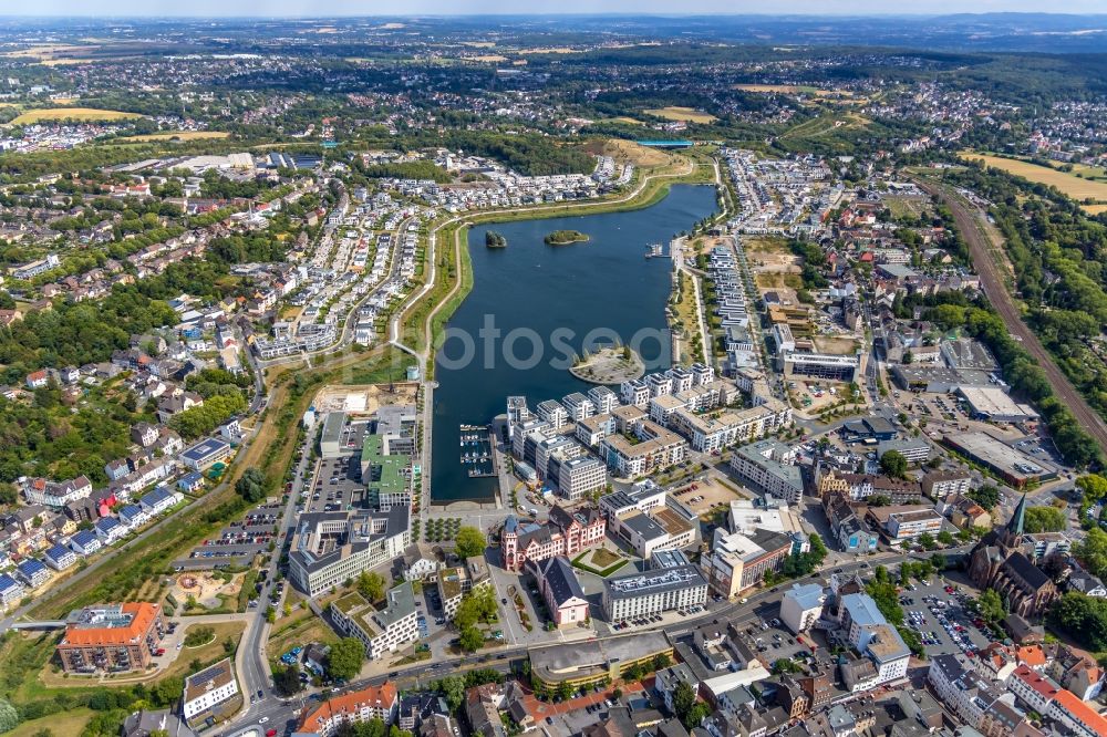 Aerial photograph Dortmund - Residential area of the multi-family house Settlement at shore Areas of lake Phoenix See in the district Hoerde in Dortmund in the state North Rhine-Westphalia, Germany