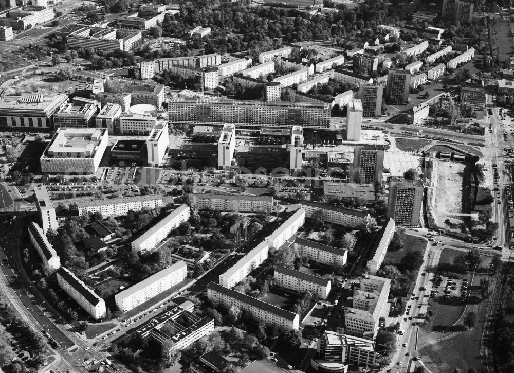 Aerial image Dresden - Residential area of a multi-family house settlement at the Prager street in Dresden in the state Saxony