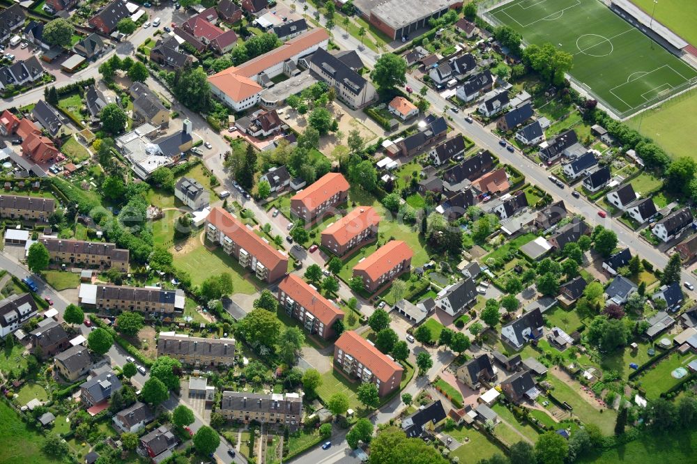 Ratekau from the bird's eye view: Roof and wall structures in residential area of a multi-family house settlement Ringstrasse in Ratekau in the state Schleswig-Holstein