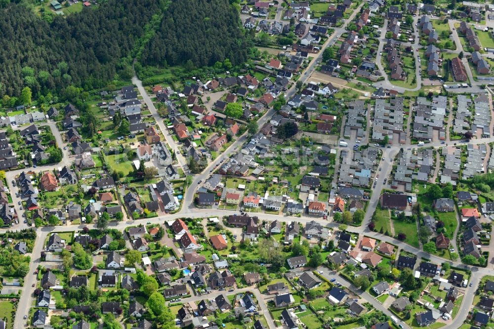 Aerial photograph Ratekau - Roof and wall structures in residential area of a multi-family house settlement Dorfstrasse in Ratekau in the state Schleswig-Holstein