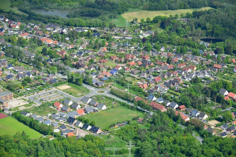 Aerial photograph Ratekau - Roof and wall structures in residential area of a multi-family house settlement Sandfeld Strasse in Ratekau in the state Schleswig-Holstein