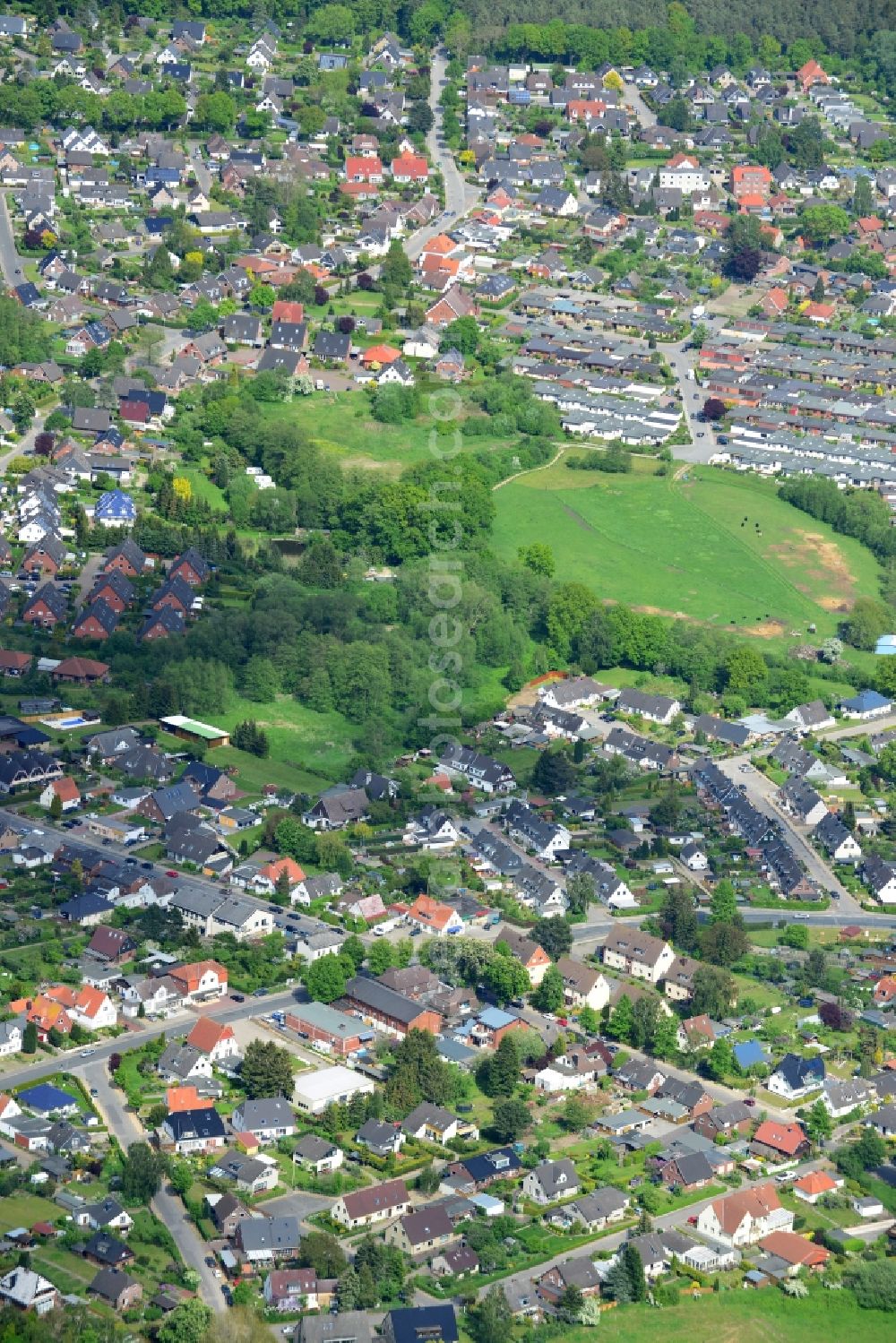 Aerial image Ratekau - Roof and wall structures in residential area of a multi-family house settlement Berliner Strasse in Ratekau in the state Schleswig-Holstein