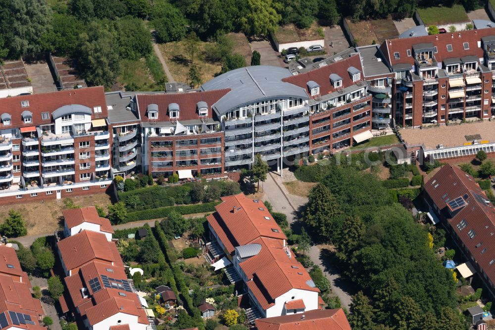 Bremen from above - Residential area of the multi-family house settlement on Ricarda-Huch-Strasse in Bremen, Germany