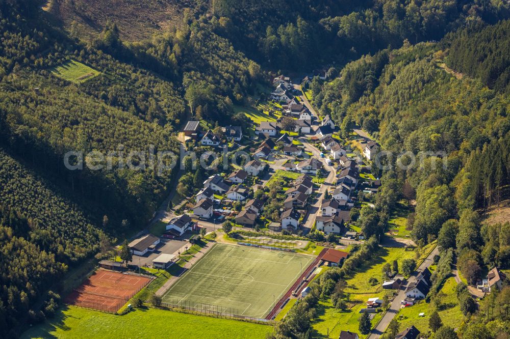 Rönkhausen from above - Residential area of the multi-family house settlement on street Am Rennert in Roenkhausen at Sauerland in the state North Rhine-Westphalia, Germany