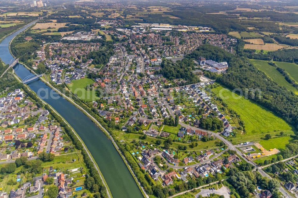 Rünthe from above - Residential area of the multi-family house settlement in Rünthe in the state North Rhine-Westphalia, Germany