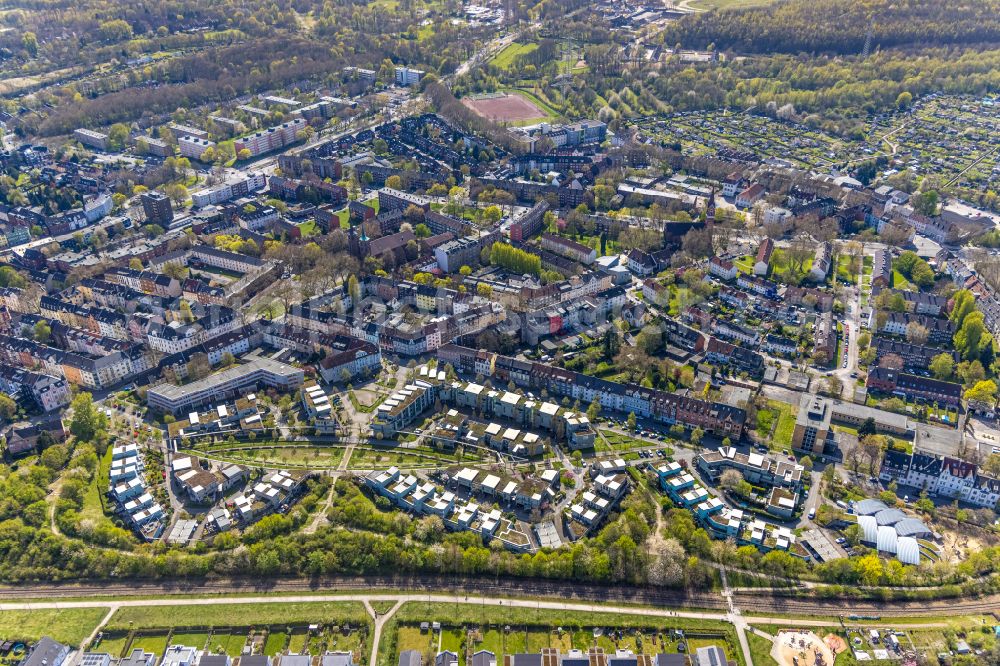 Gelsenkirchen from above - residential area of the multi-family house settlement Robert-Geritzmann-Hoefe in Gelsenkirchen at Ruhrgebiet in the state North Rhine-Westphalia, Germany