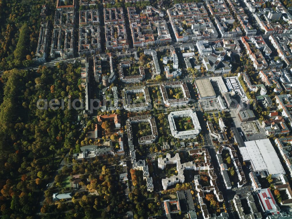 Aerial image Berlin - Residential area of the multi-family house settlement Rollbergsiedlung on street Falkstrasse - Hermanatrasse in the district Neukoelln in Berlin, Germany