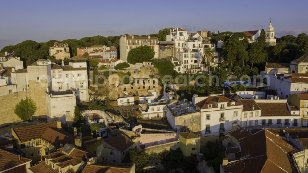 Lisboa from the bird's eye view: Residential area of the multi-family house settlement on street Rua Sao Tome in Lisboa in Portugal