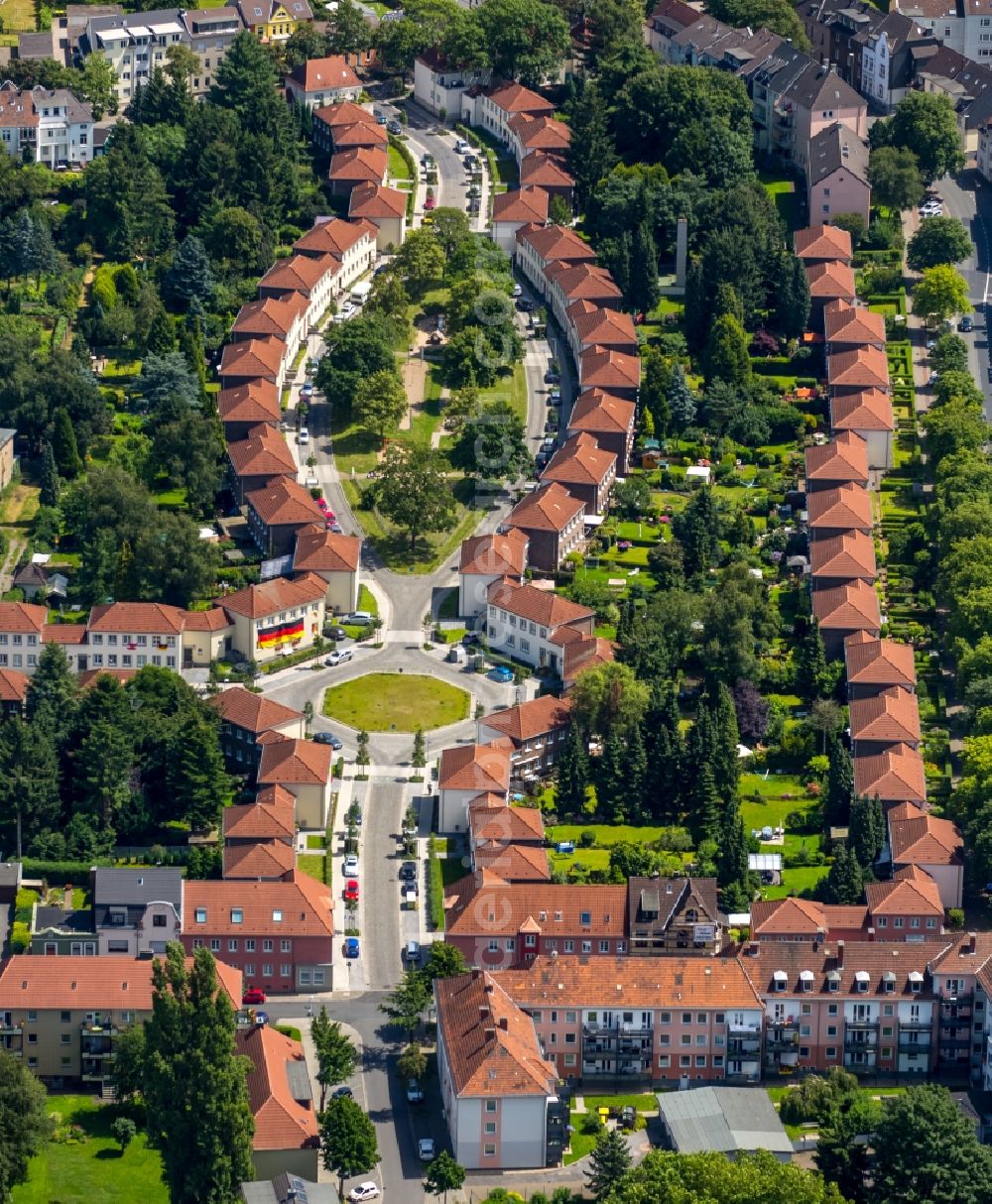 Aerial photograph Mülheim an der Ruhr - Residential area of a multi-family house settlement at the Salier street in Muelheim on the Ruhr in the state North Rhine-Westphalia