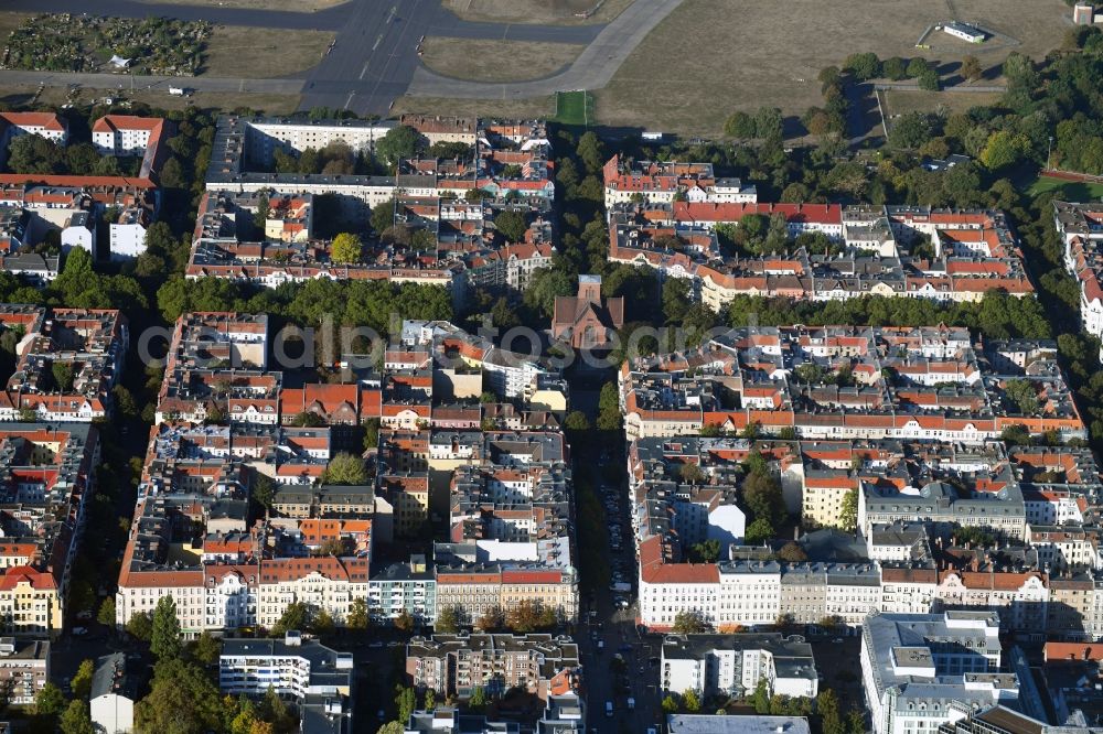 Berlin from above - Residential area of the multi-family house settlement Schillerkiez in the district Neukoelln in Berlin, Germany