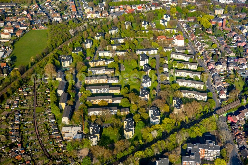 Hamm from above - Residential area with estates Schottschleife in the North of Hamm in the state of North Rhine-Westphalia. A new daycare center for children is being built on the street