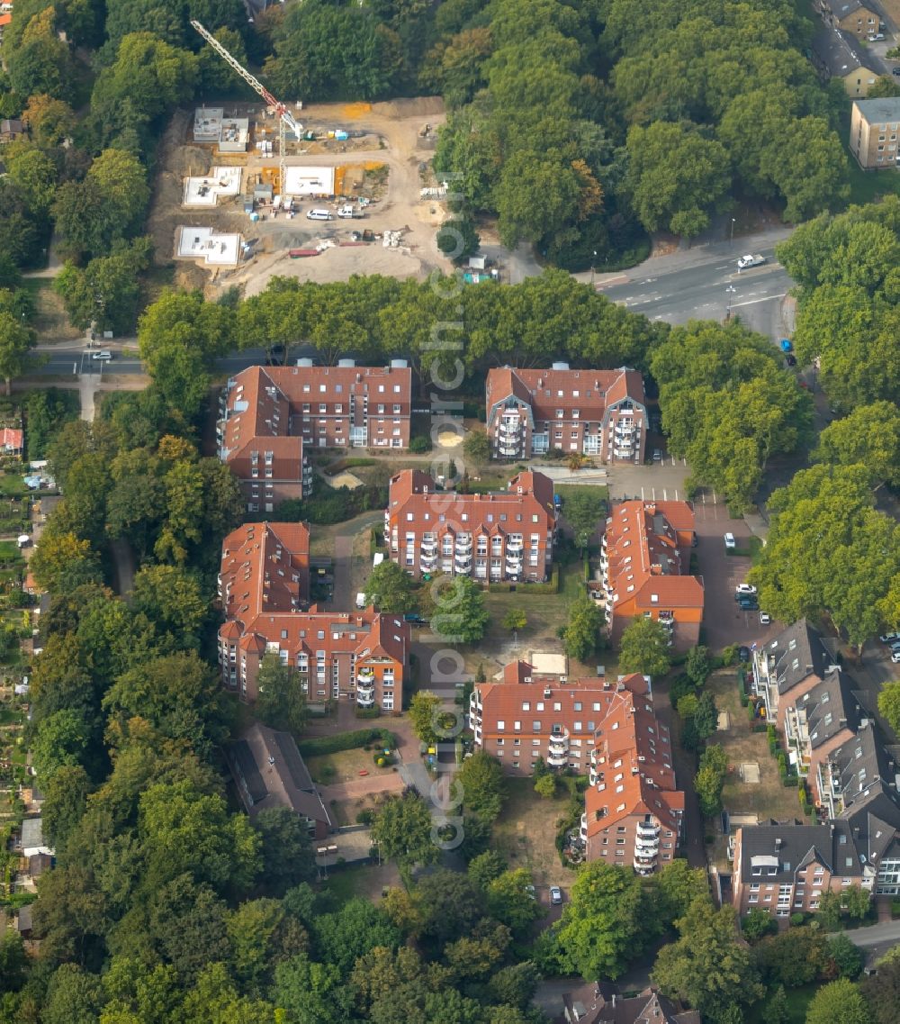 Aerial photograph Gelsenkirchen - Residential area of the multi-family house settlement on Schwarzmuehlenstrasse - Zeppelinallee - Holbeinstrasse in Gelsenkirchen in the state North Rhine-Westphalia, Germany