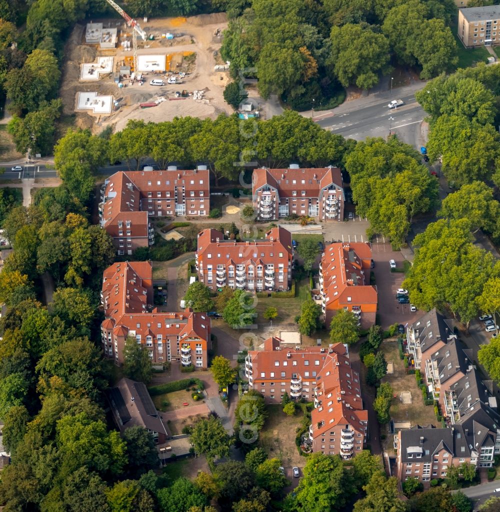 Gelsenkirchen from above - Residential area of the multi-family house settlement on Schwarzmuehlenstrasse - Zeppelinallee - Holbeinstrasse in Gelsenkirchen in the state North Rhine-Westphalia, Germany