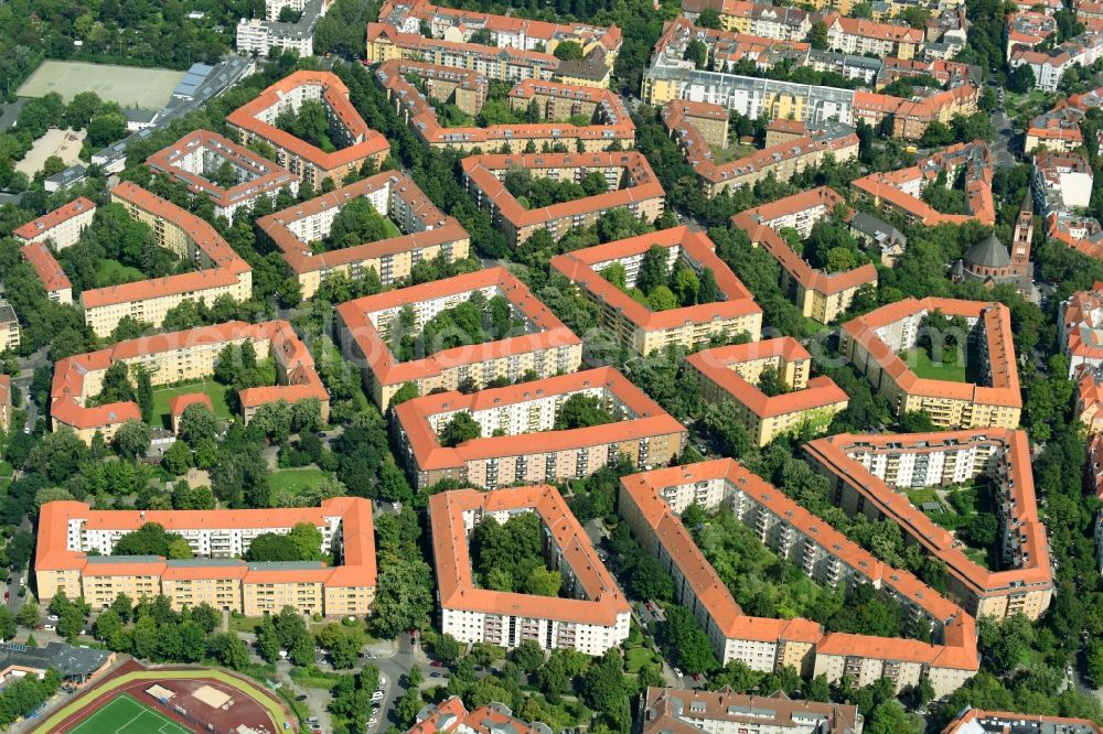 Aerial photograph Berlin - Residential area of a multi-family house settlement Suedwestcorso - Kreuznacher Strasse - Wetzlaer Strasse in the district Charlottenburg-Wilmersdorf in Berlin, Germany