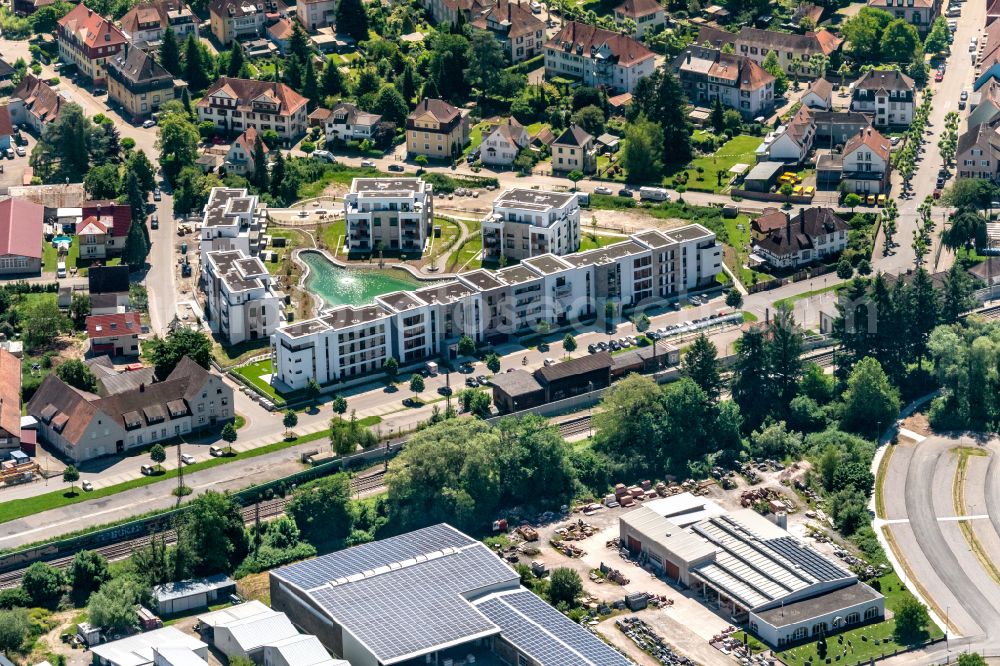 Kenzingen from the bird's eye view: Residential area of the multi-family house settlement Seeleben on street Ladhofstrasse - Poststrasse - Eisenbahnstrasse in Kenzingen in the state Baden-Wuerttemberg, Germany