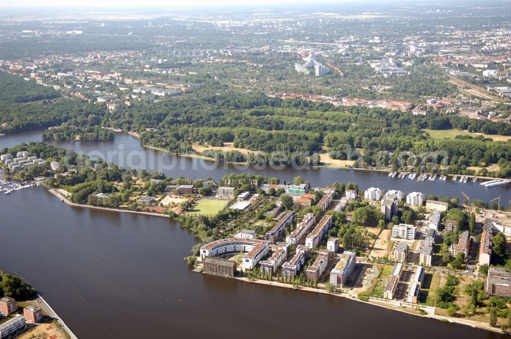 Berlin from the bird's eye view: Residential area of an apartment building on the lake - bank course Rummelsburger See on place Medaillonplatz - Alice-und-Hella-Hirsch-Ring and street Paula-Fuerst-Strasse in the district Rummelsburg in Berlin, Germany